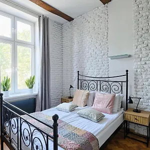 https://golden-apartmentsd8b.krakowhotelspoland.com